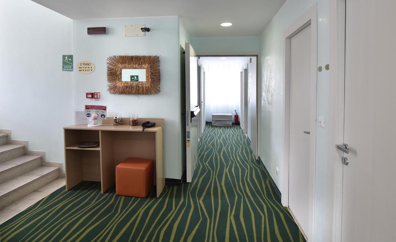 Hotel Meublè Nazionale Lignano Sabbiadoro Extérieur photo