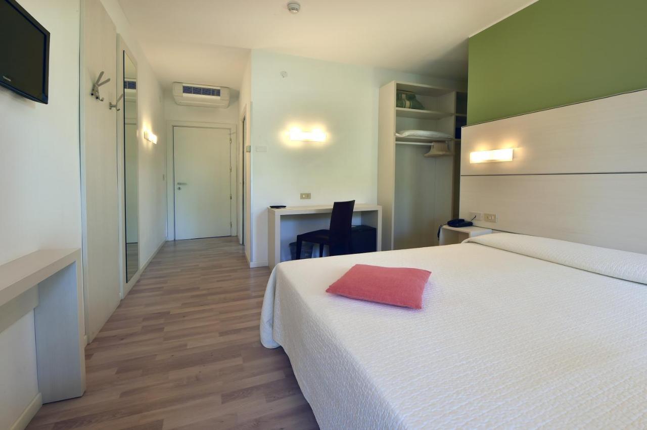 Hotel Meublè Nazionale Lignano Sabbiadoro Extérieur photo