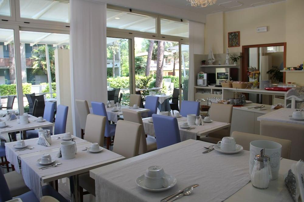 Hotel Meublè Nazionale Lignano Sabbiadoro Extérieur photo