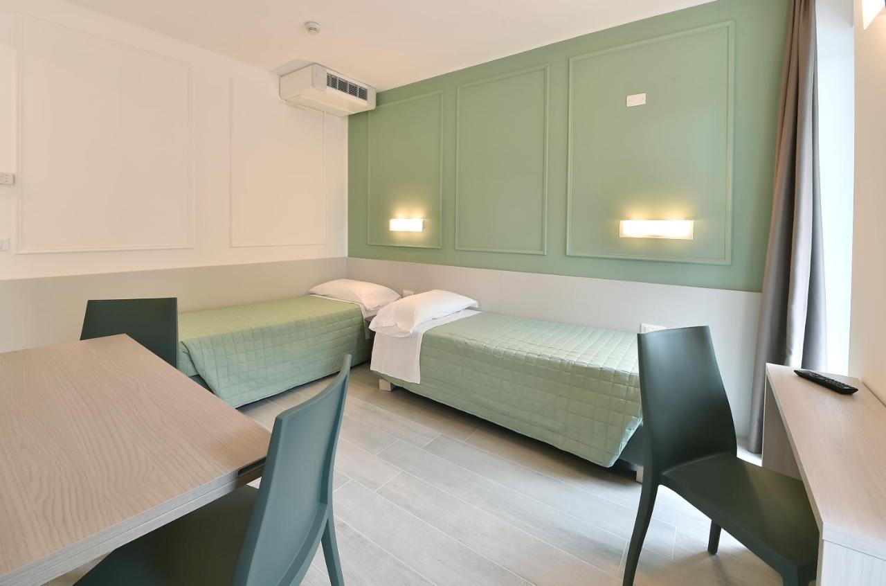 Hotel Meublè Nazionale Lignano Sabbiadoro Extérieur photo