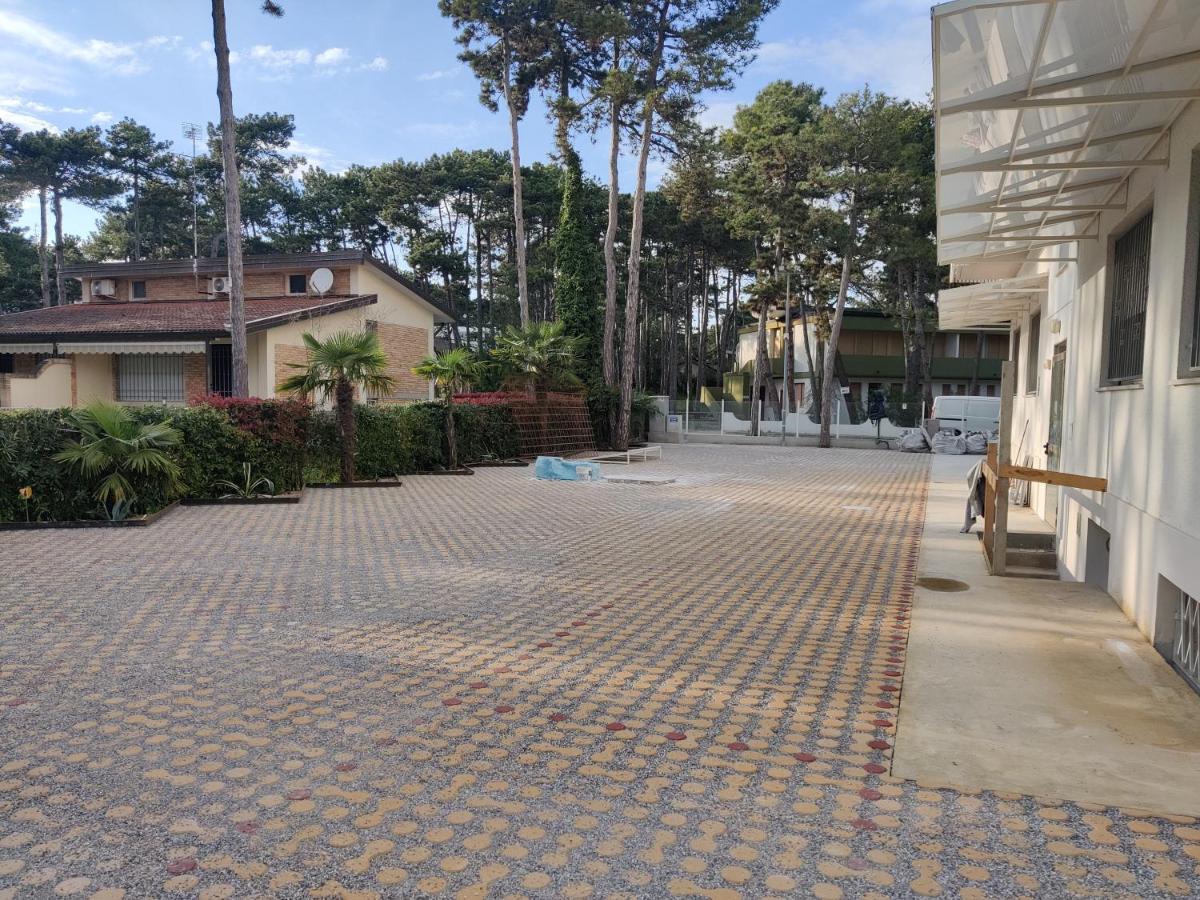 Hotel Meublè Nazionale Lignano Sabbiadoro Extérieur photo